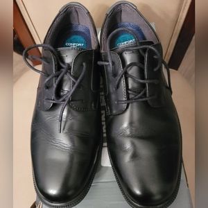 Men's Dress Shoes....Size 8.5 M ...NEW